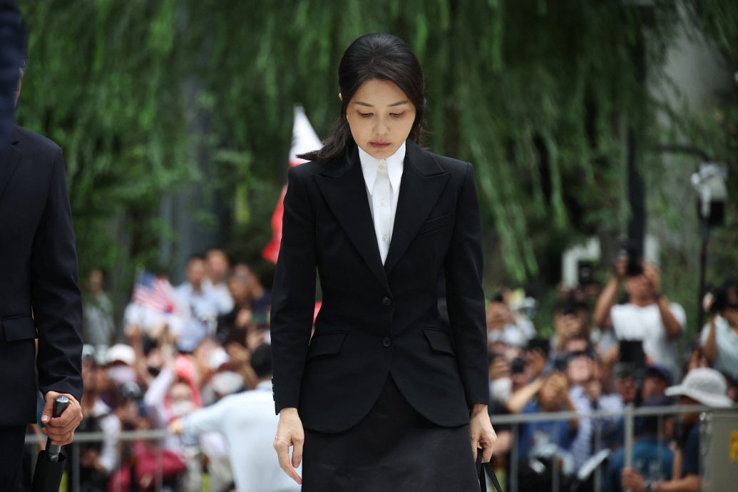 韩前总统夫人金建希首赴特检组受查 向国民致歉