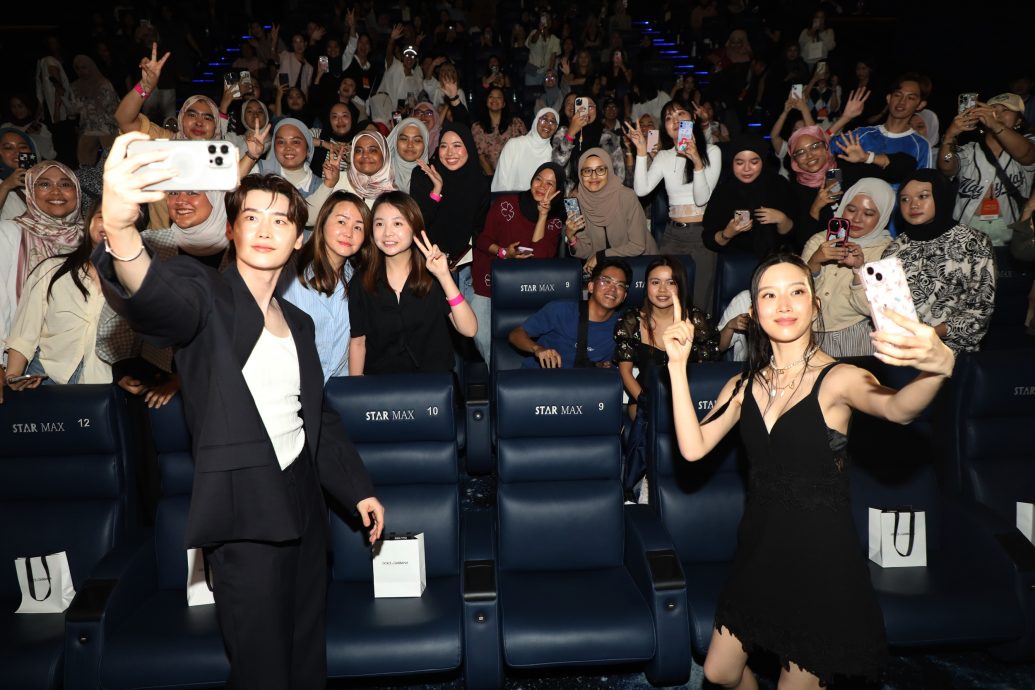 首来马引逾千粉丝朝圣 李锺硕文佳煐狂自拍惹尖叫