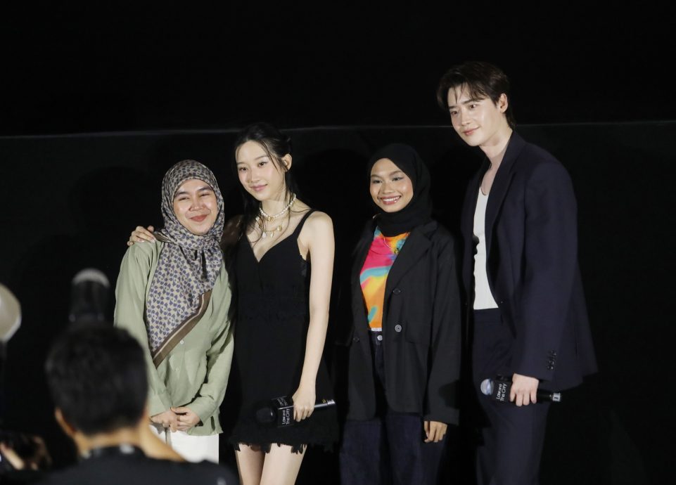 首来马引逾千粉丝朝圣 李锺硕文佳煐狂自拍惹尖叫