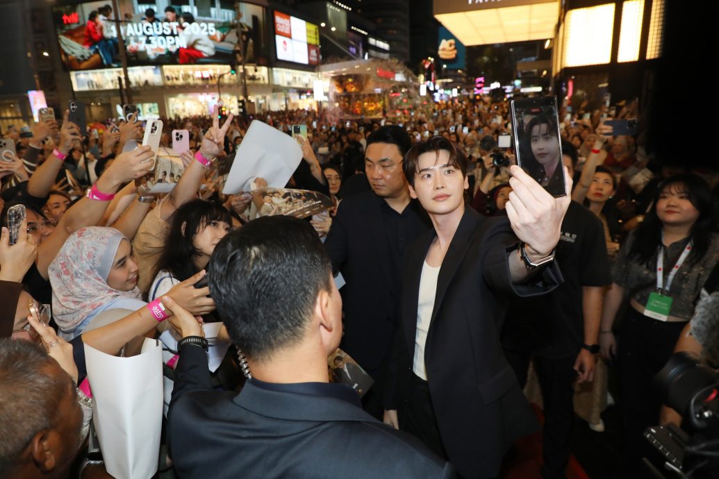 首来马引逾千粉丝朝圣 李锺硕文佳煐狂自拍惹尖叫