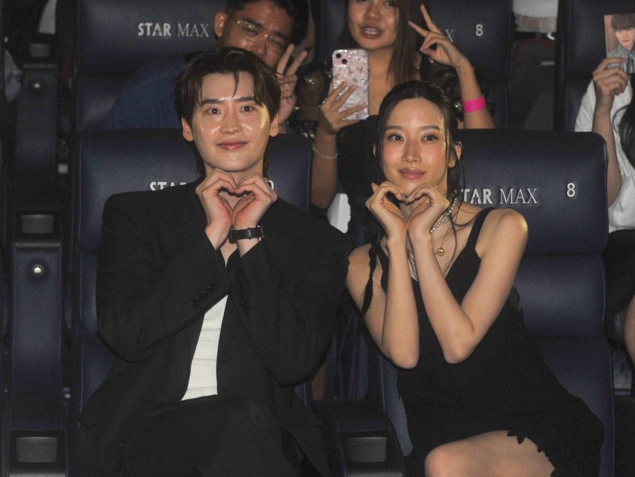 首来马引逾千粉丝朝圣 李锺硕文佳煐狂自拍惹尖叫