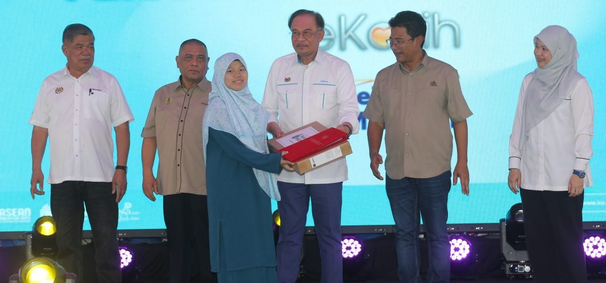 首相:每到一处向县议会问详情 拨款提升地方基建设备