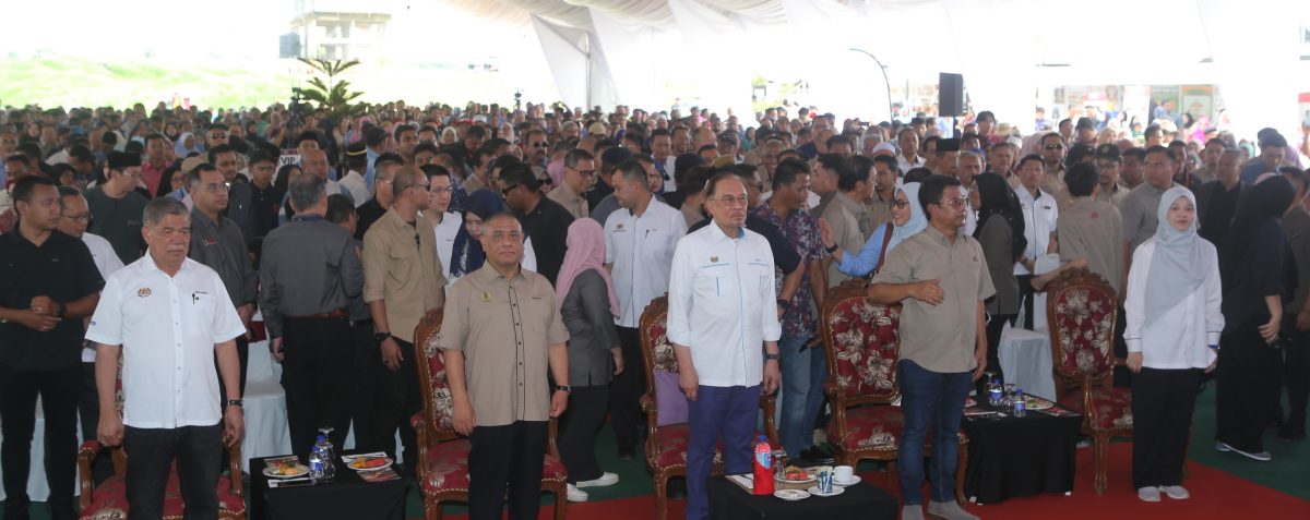 首相:每到一处向县议会问详情 拨款提升地方基建设备