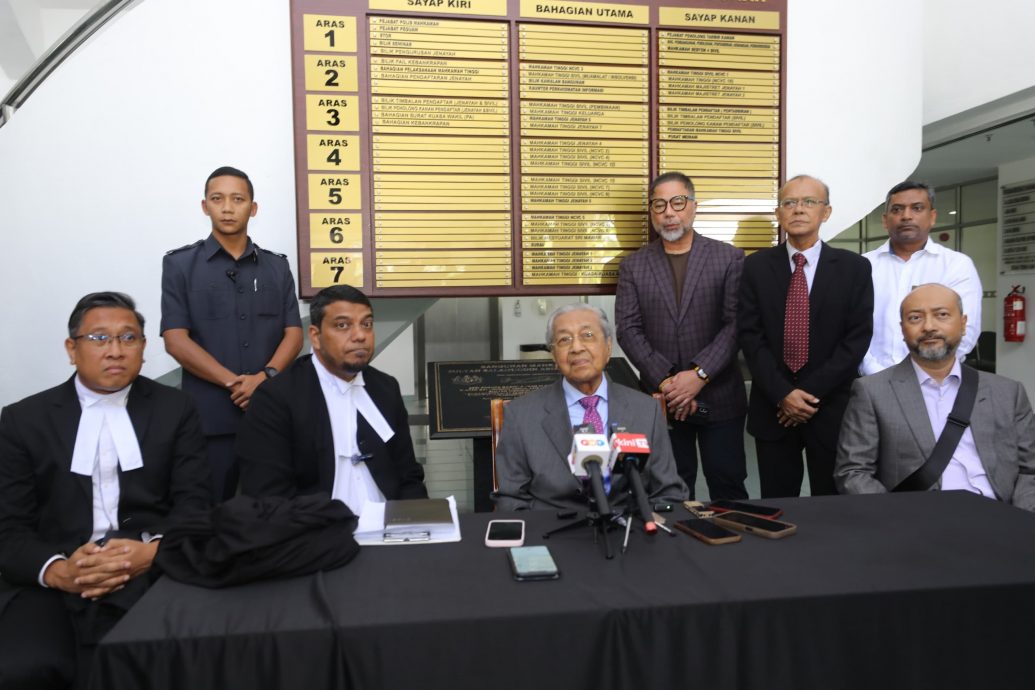 马哈迪诉安华诽谤案 延至10月21日开审