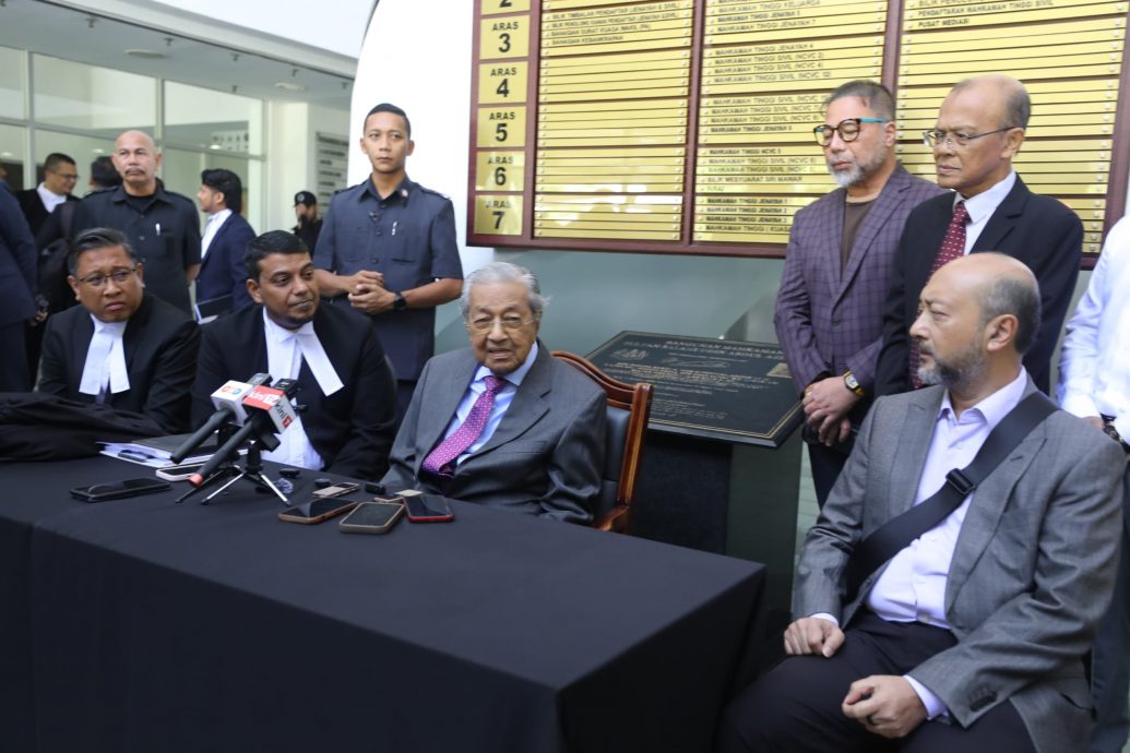 马哈迪诉安华诽谤案 延至10月21日开审