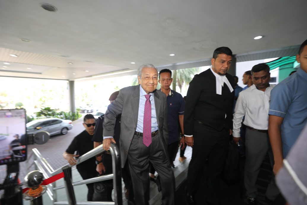 马哈迪诉安华诽谤案 延至10月21日开审