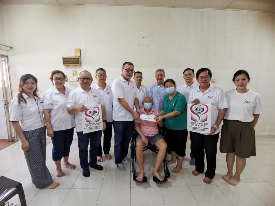 马来西亚善心组织捐助2病患1万令吉。