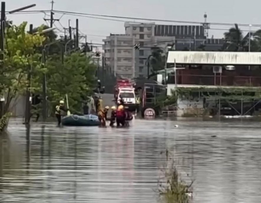 骑摩托硬闯淹水路段 男子摔下惨遭灭顶