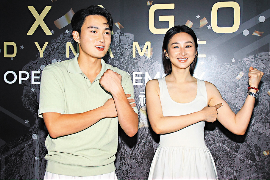 高海宁狂练蜜桃臀晒腹肌 60岁郭晋安被爆体能35岁