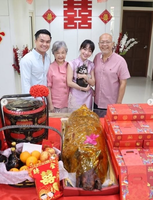 高艺晒过大礼照 未婚夫水果篮藏甜蜜纸条