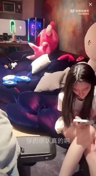 黄子韬不满老婆露腿　当众训斥徐艺洋穿裤子