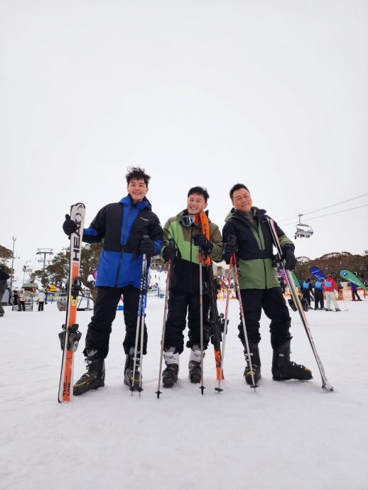 黎耀祥率“公公”出埠拍节目　萧正楠隔空慰妻儿