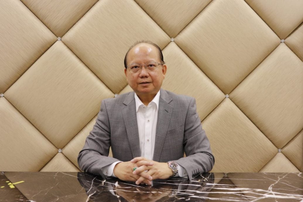 (11/8见报)///“金”非昔比(系列1) | 金价疯刷新高 高处不胜寒?