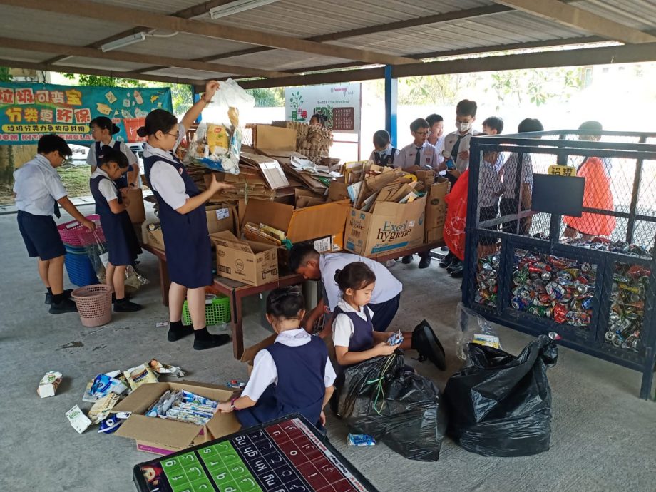 （11/8见报）大都会/《校园我董》巴生中华小学董事长黄奇仁