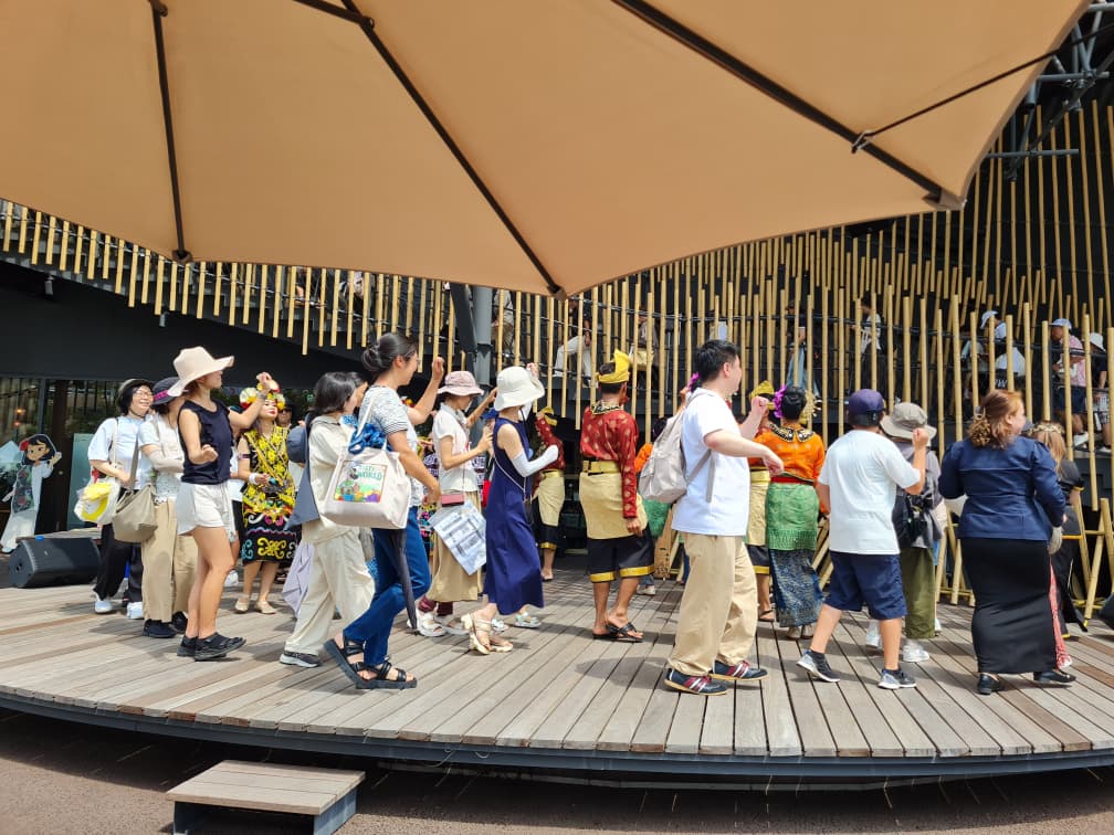 （18/8见报）大阪世博大马馆  多元文化编织蓬勃经济