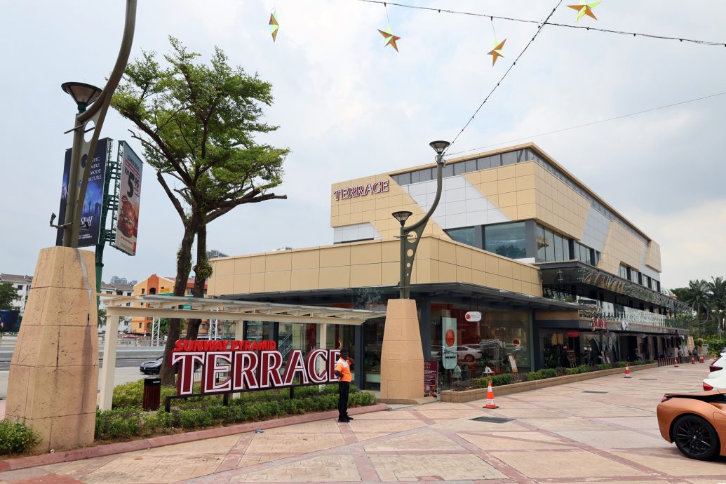 （24/8见报）封底/全视角/雪隆购物商场/15图