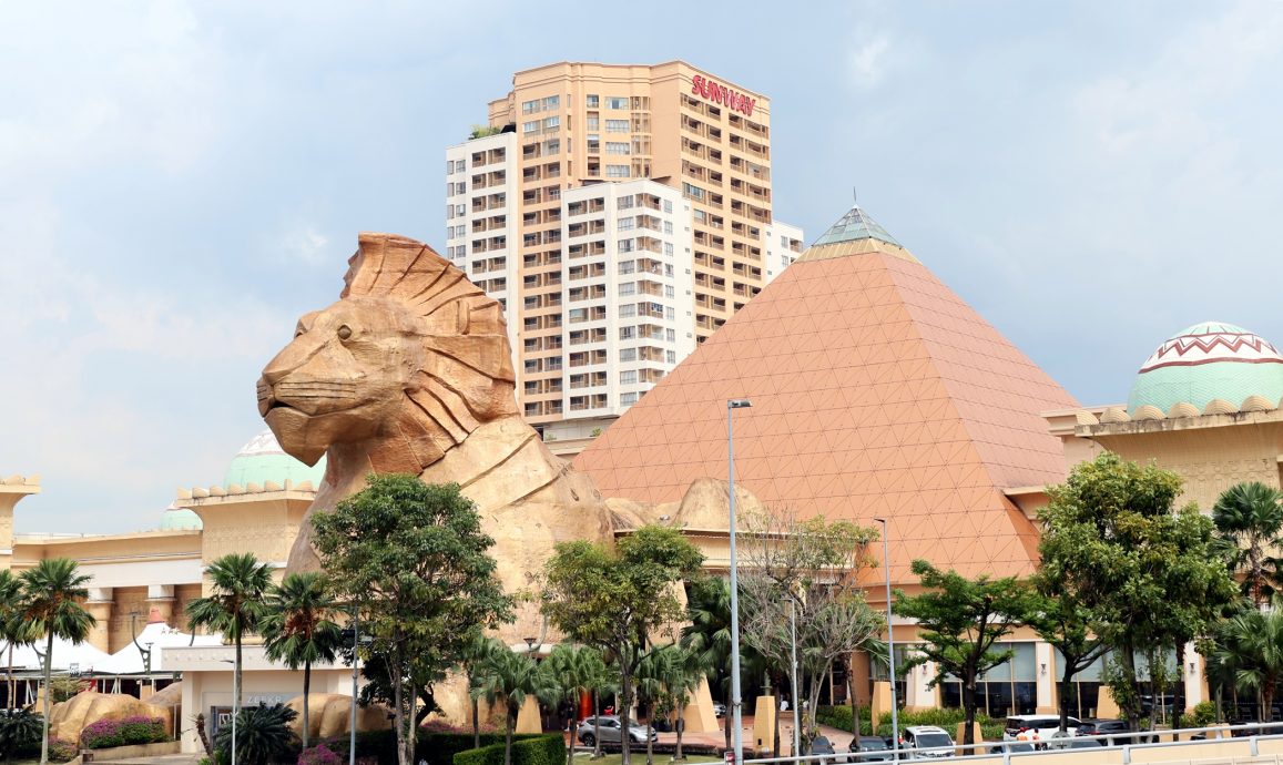 （24/8见报）封底/全视角/雪隆购物商场/15图