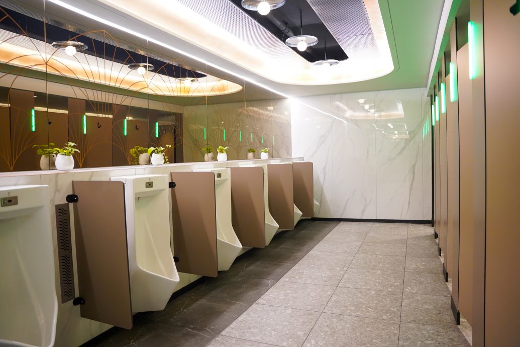 （24/8见报）封底/全视角/雪隆购物商场/15图