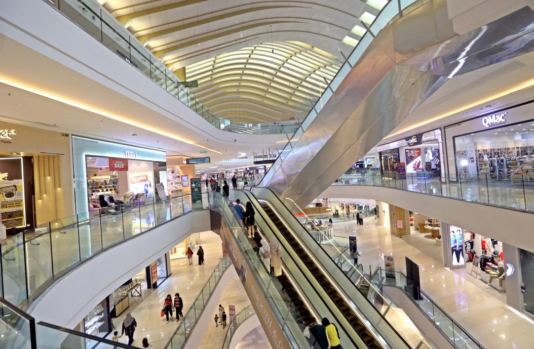 （24/8见报）封底/全视角/雪隆购物商场/15图