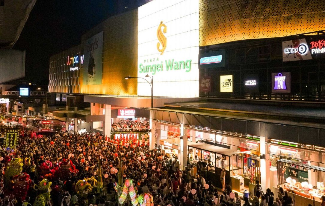 (24/8见报)封面/全视角/雪隆购物商场/18图