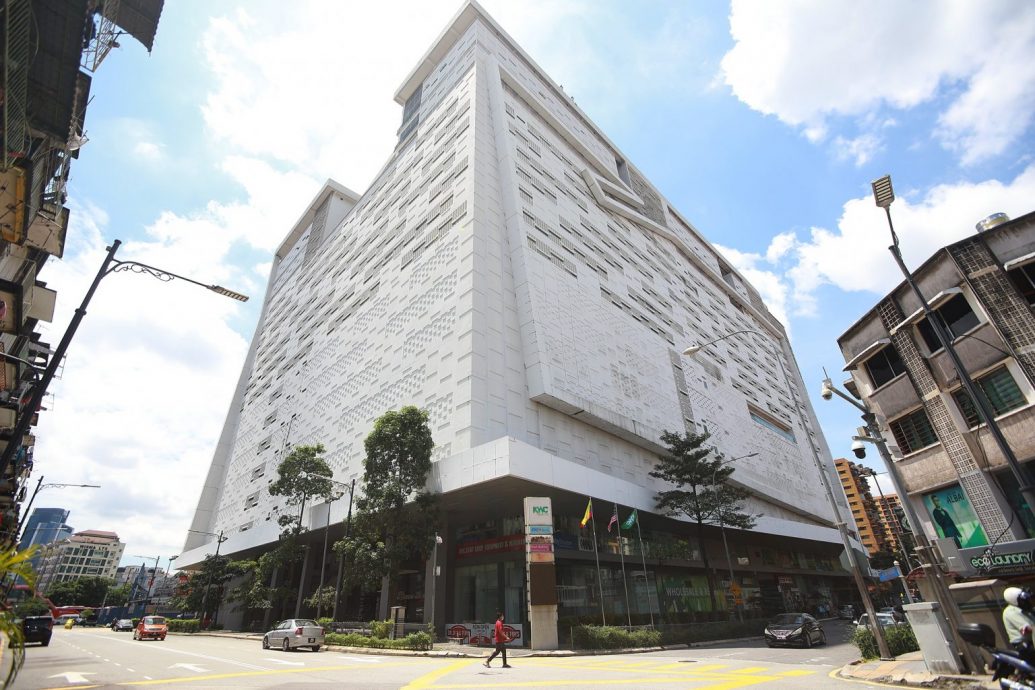 (24/8见报)封面/全视角/雪隆购物商场/18图