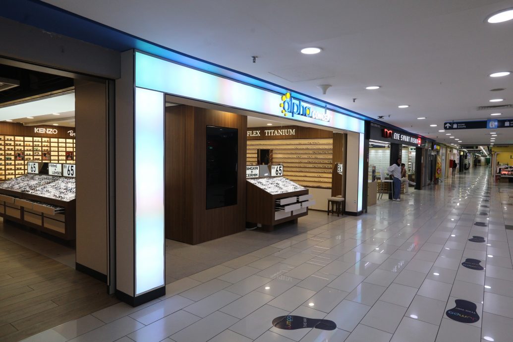 (24/8见报)封面/全视角/雪隆购物商场/18图