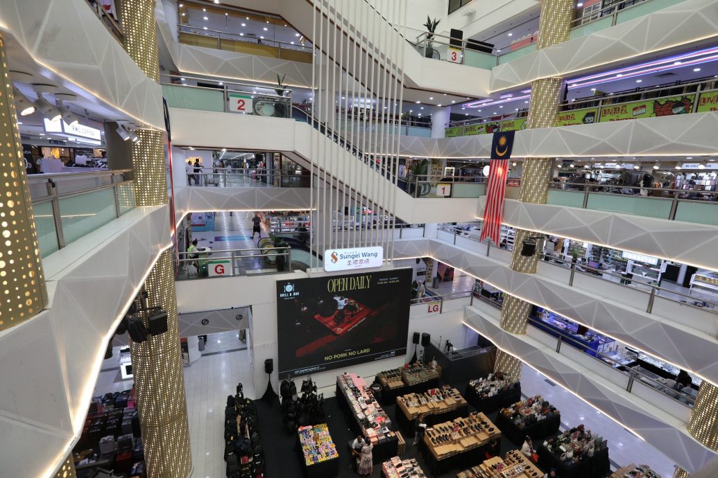 (24/8见报)封面/全视角/雪隆购物商场/18图