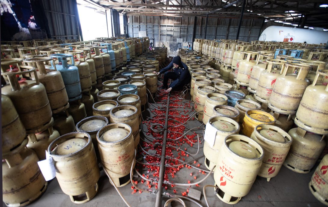 (7/8见报)星角摄/补贴液化石油气转卖黑市