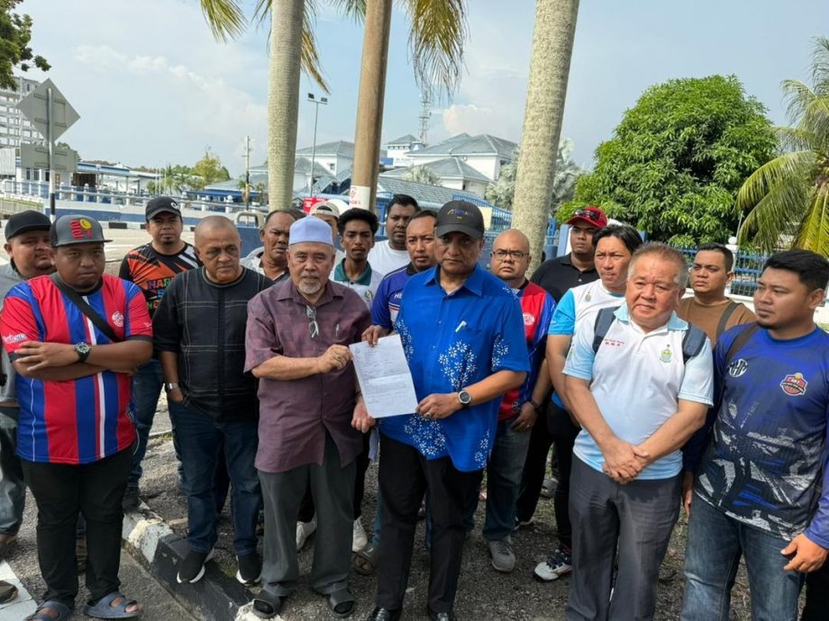 (全国版)挥舞倒挂国旗事件∕州议员报警