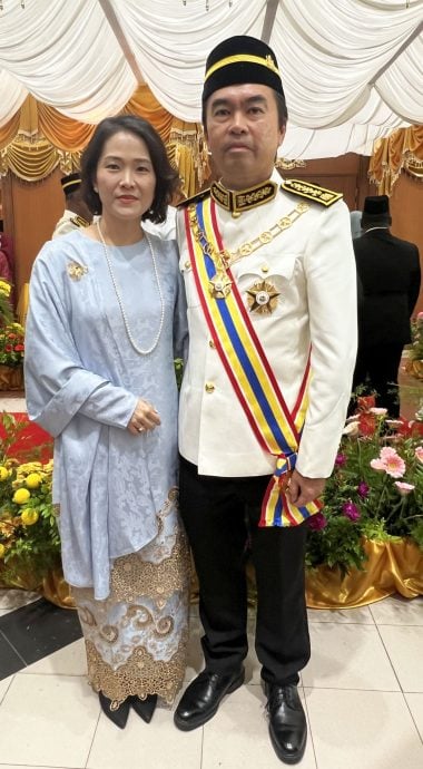 (全国版)甲州周一封赐900人 179名华裔