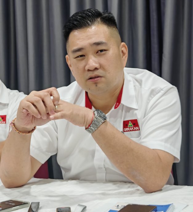 黄佳祯恭贺逾30名行动党国会议员,做了历史性友谊成长的第一步。