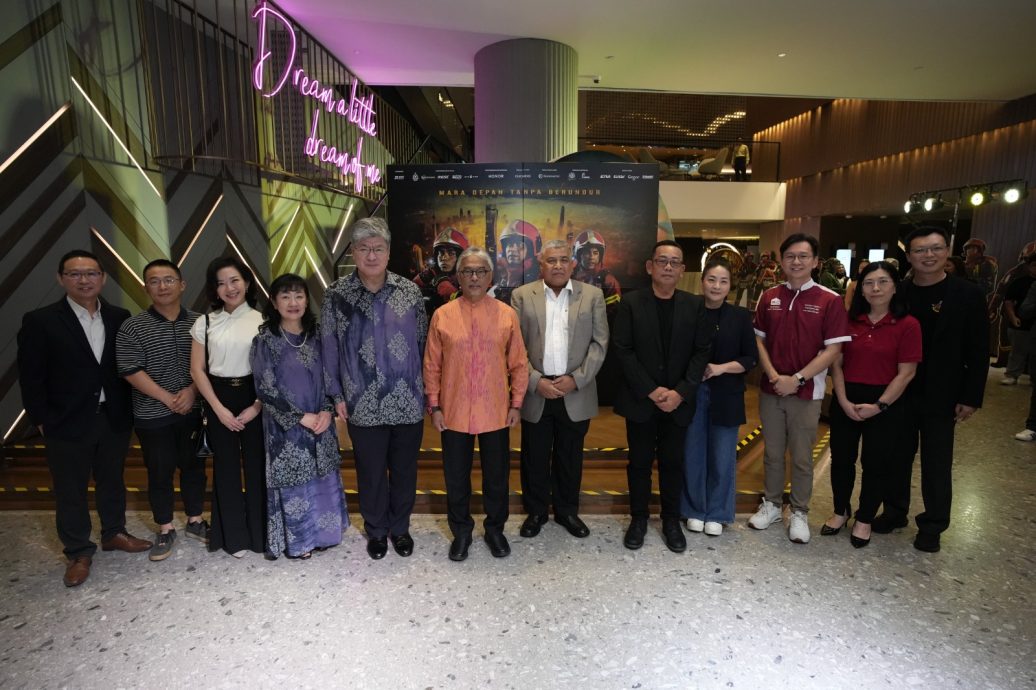 (全国)彭亨州苏丹阿都拉到戏院“验收”《Legasi-Bomba The Movie》电影