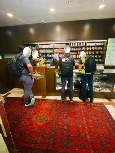 (取代之前的图)烟草走私集团疑勾结执法官员 两年逃税逾2.5亿