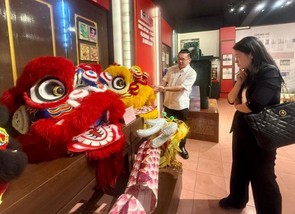 (古城封底主文) 用眼睛去旅游:30年醒狮远行北京