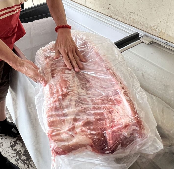 (古城封面主文)进口肉抢市·烧猪烧肉维持不涨