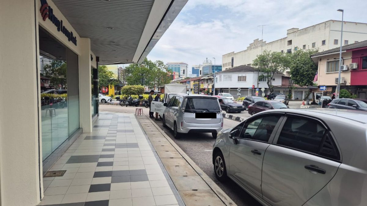 (古城封面副文)王金辉路出现“怪阿姨”