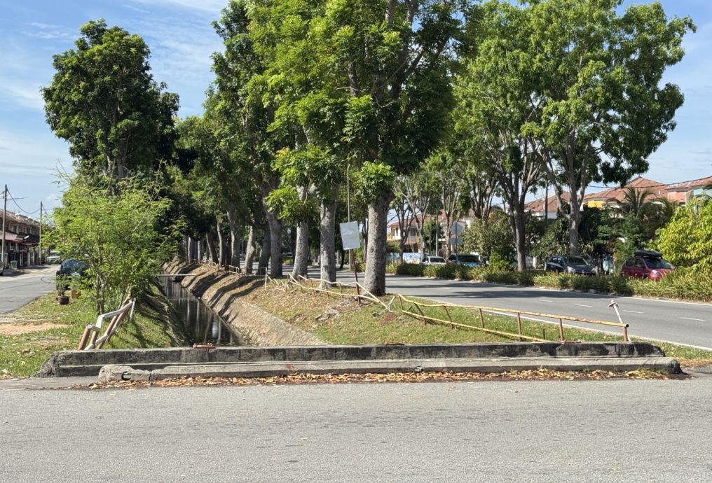 （古城封面副文）默迪卡大路破旧铁栏杆有望明年“退役”