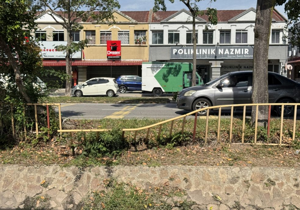 （古城封面副文）默迪卡大路破旧铁栏杆有望明年“退役”