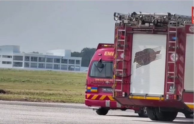 （古城版）小型飞机在峇株安南国际机场著陆时偏离跑道