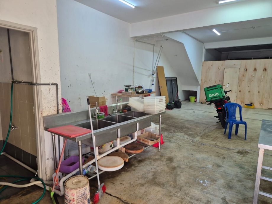 （古城版）店面处理肉鸡留残渣发臭 市议会罚1500令吉