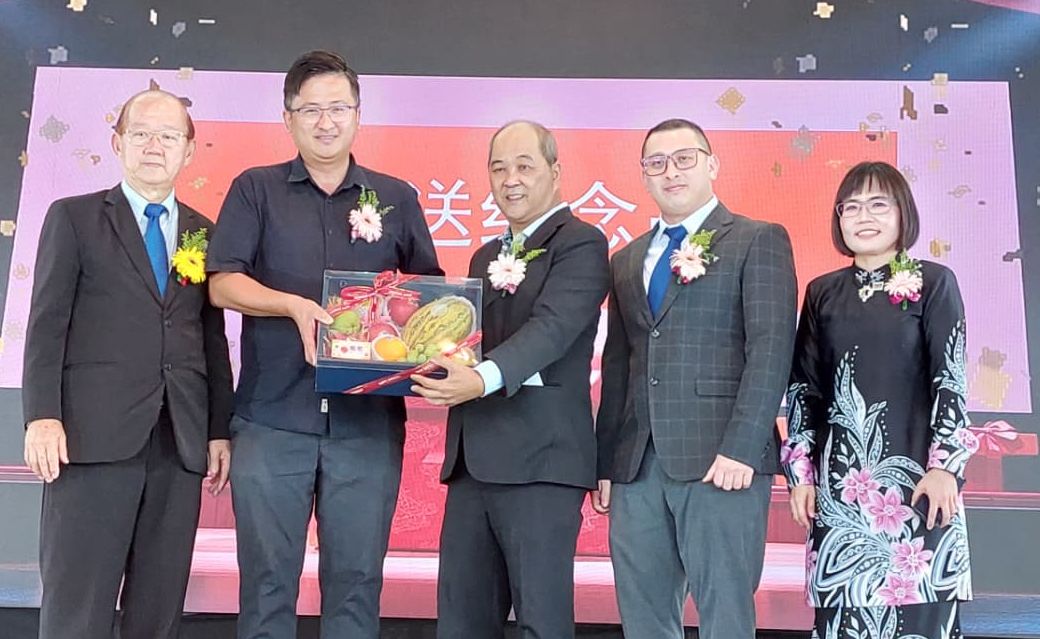 (古城第4版主文)巴淡芙露华小“黄起夸郭发娘”双层教学楼开幕