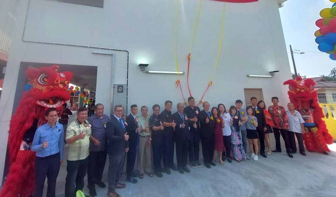 (古城第4版主文)巴淡芙露华小“黄起夸郭发娘”双层教学楼开幕