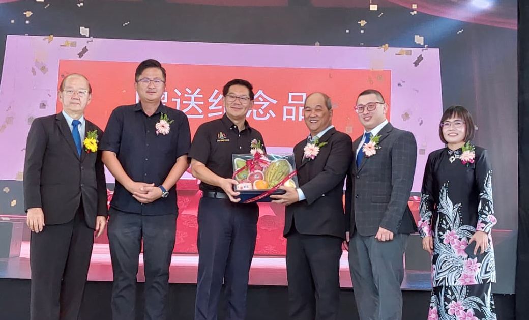 (古城第4版主文)巴淡芙露华小“黄起夸郭发娘”双层教学楼开幕