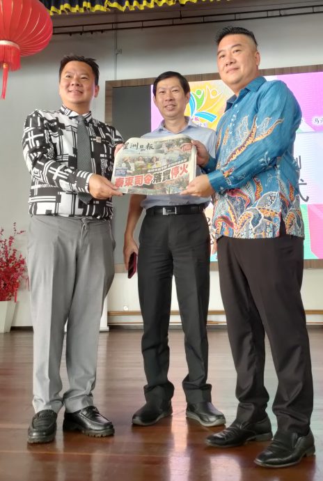 (古城第5版主文)公教中小学学生阅报计划赠报仪式