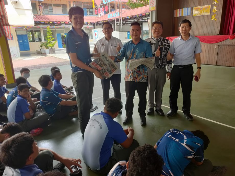 (古城第5版主文)公教中小学学生阅报计划赠报仪式