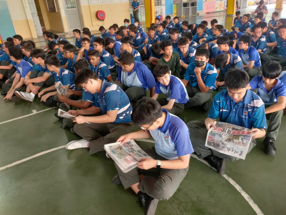 (古城第5版主文)公教中小学学生阅报计划赠报仪式