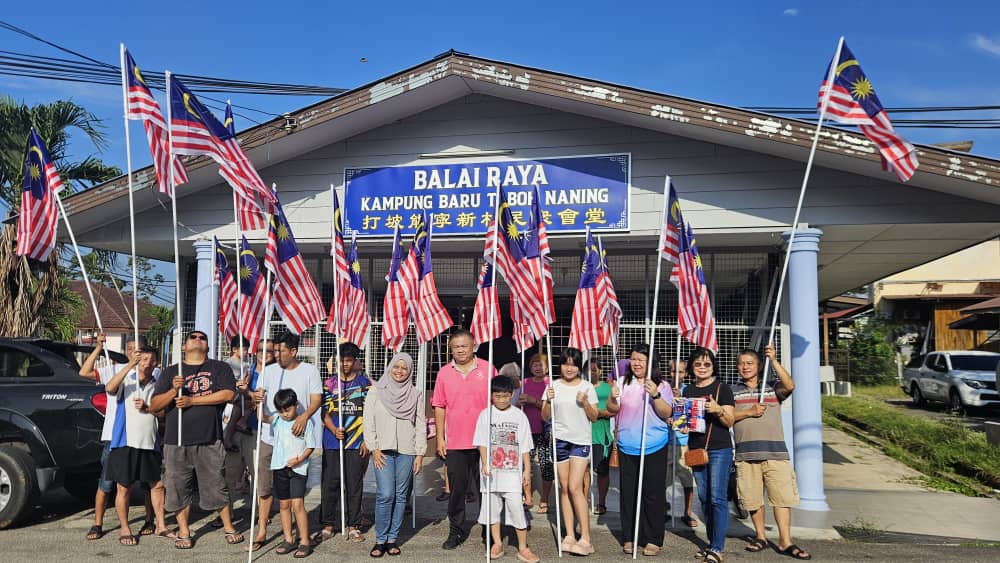 (古城第七版主文)派发国旗活动