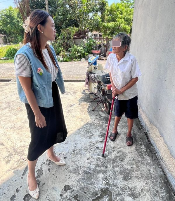 林朝雁：拾荒老妇于杂物堆积处附近煮食，居民忧再引发火患