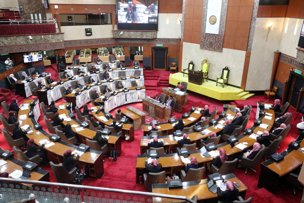 (可做版头)大都会/56名女性化身为“州议员”