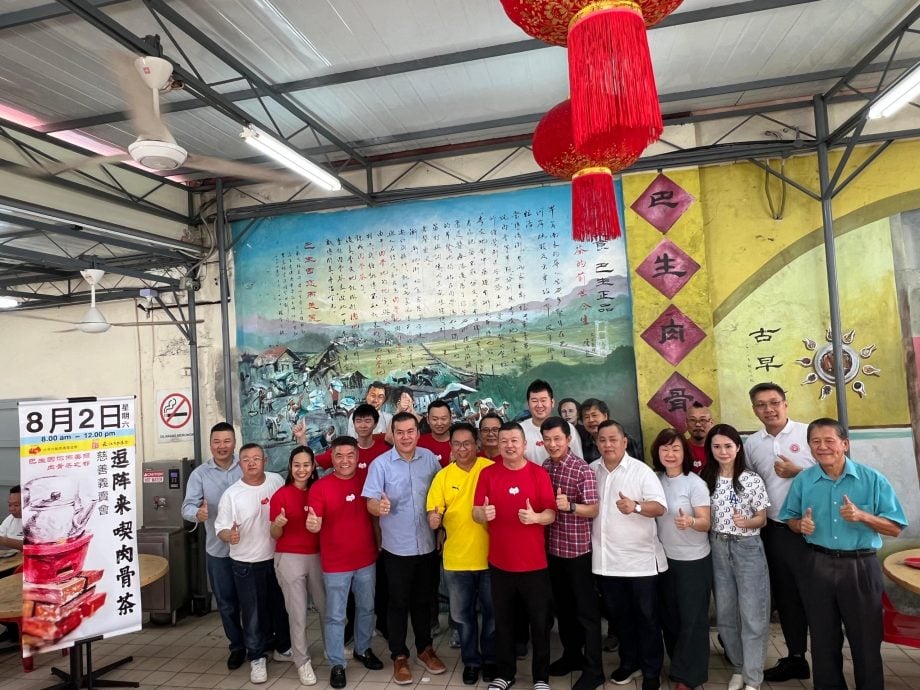 （后面头）大都会/（主文）《逗阵来吃肉骨茶》慈善义卖会